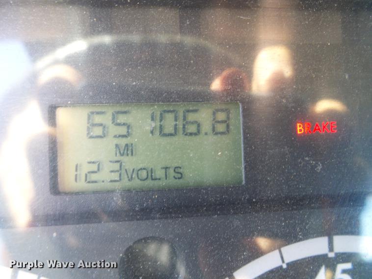 image for item DD8606 2004 Freightliner Business Class M2 digger derrick truck