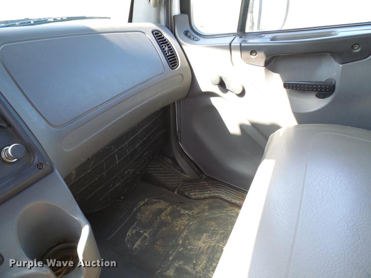 image for item DD8606 2004 Freightliner Business Class M2 digger derrick truck