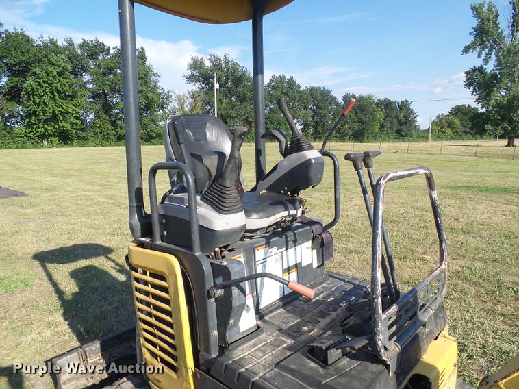 image for item DD8628 2007 Komatsu PC18MR-2 mini excavator