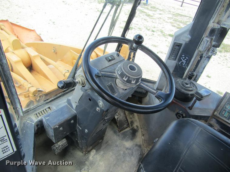 image for item DD8827 1998 Case 821B wheel loader