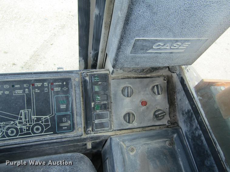 image for item DD8827 1998 Case 821B wheel loader