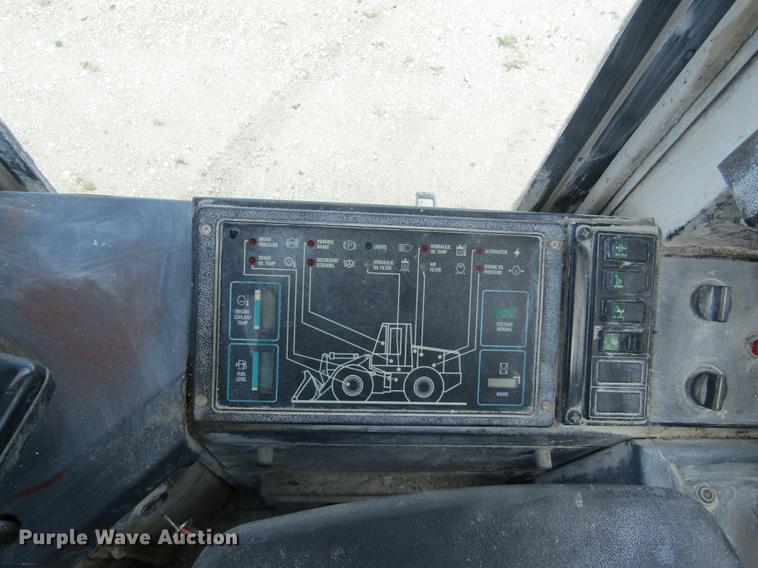 image for item DD8827 1998 Case 821B wheel loader