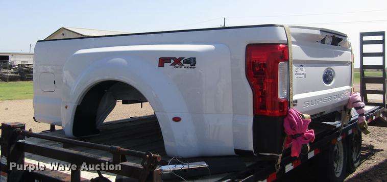 image for item DD8834 2018 Ford F350 pickup truck bed