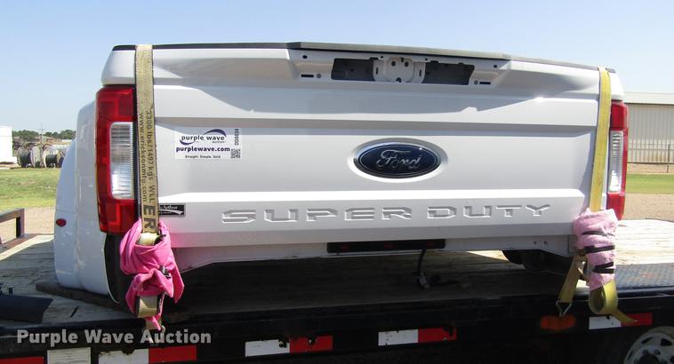 image for item DD8834 2018 Ford F350 pickup truck bed