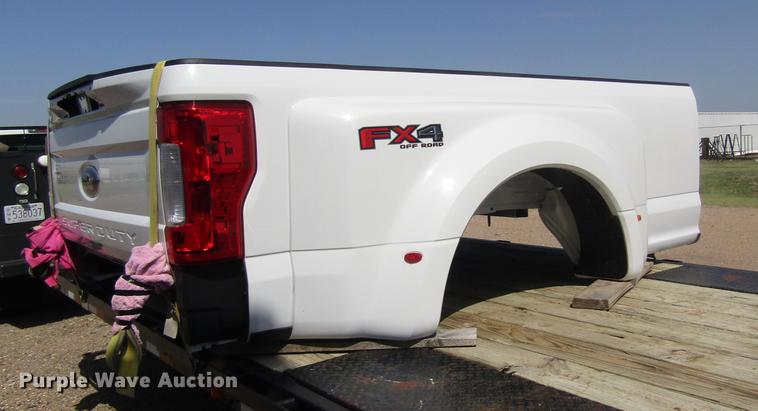 image for item DD8834 2018 Ford F350 pickup truck bed