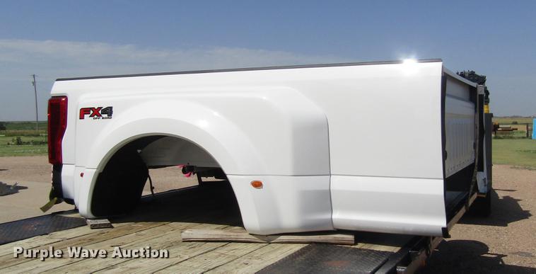 image for item DD8834 2018 Ford F350 pickup truck bed