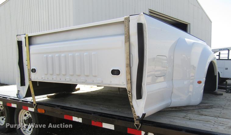 image for item DD8834 2018 Ford F350 pickup truck bed