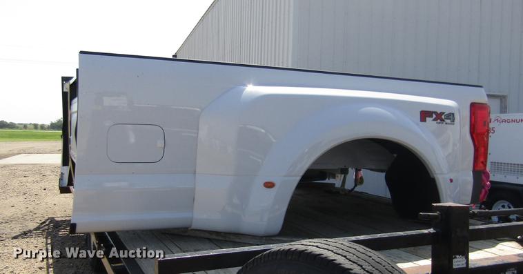 image for item DD8834 2018 Ford F350 pickup truck bed