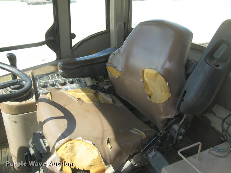 image for item DE2953 1999 John Deere 644H wheel loader