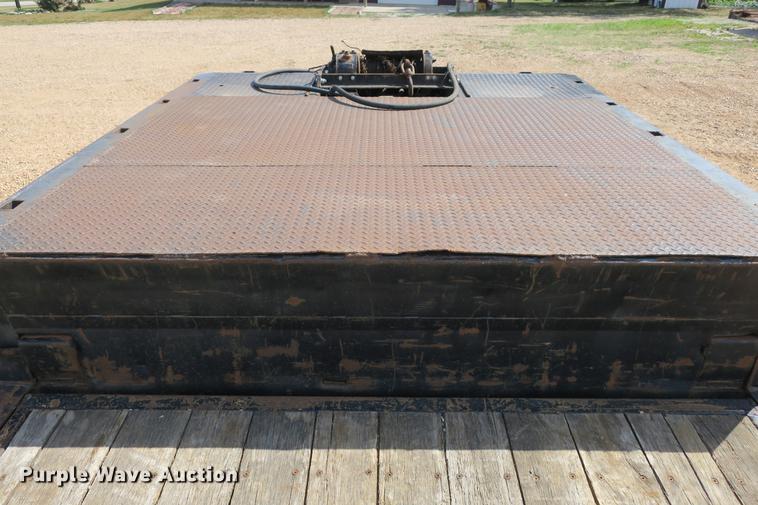 image for item DE3756 1997 Trail King TK70HT-482 drop deck equipment trailer