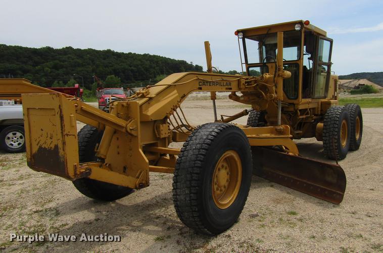 image for item DF3826 1983 Caterpillar 140G motor grader