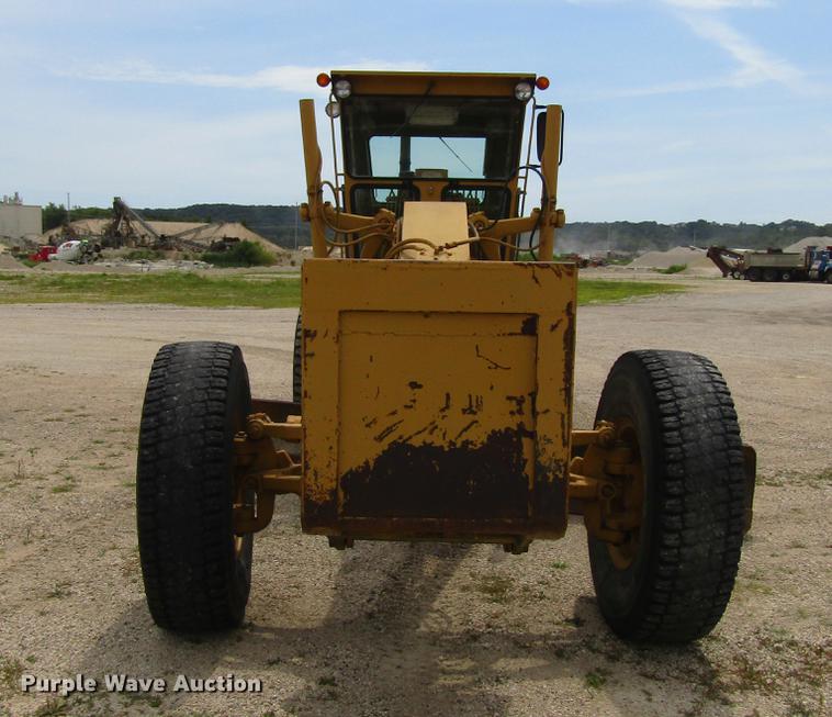 image for item DF3826 1983 Caterpillar 140G motor grader