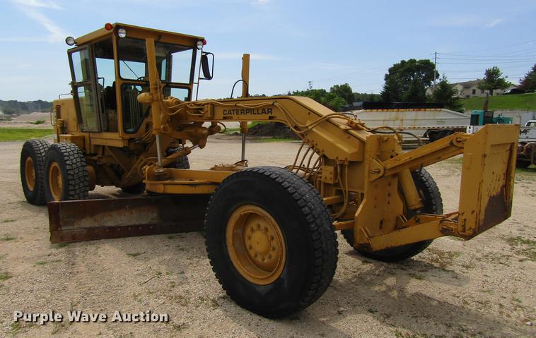 image for item DF3826 1983 Caterpillar 140G motor grader