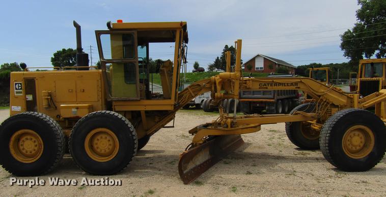 image for item DF3826 1983 Caterpillar 140G motor grader