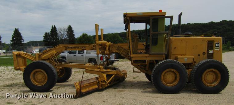 image for item DF3826 1983 Caterpillar 140G motor grader