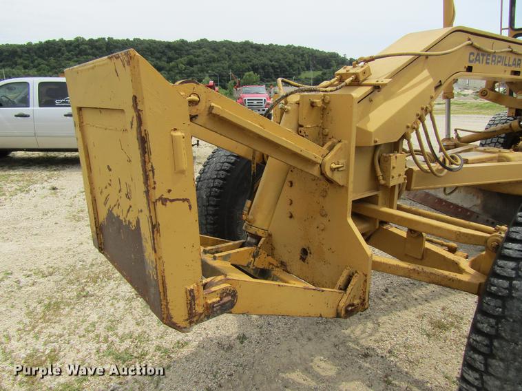 image for item DF3826 1983 Caterpillar 140G motor grader