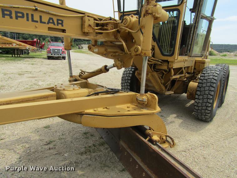 image for item DF3826 1983 Caterpillar 140G motor grader