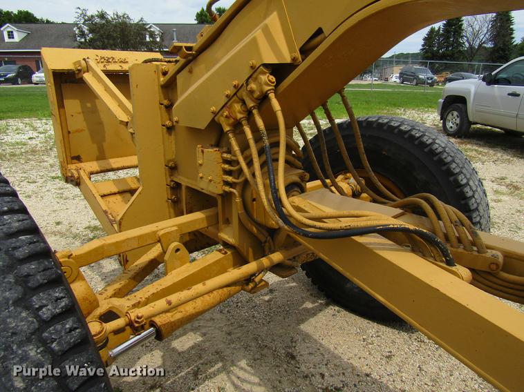 image for item DF3826 1983 Caterpillar 140G motor grader