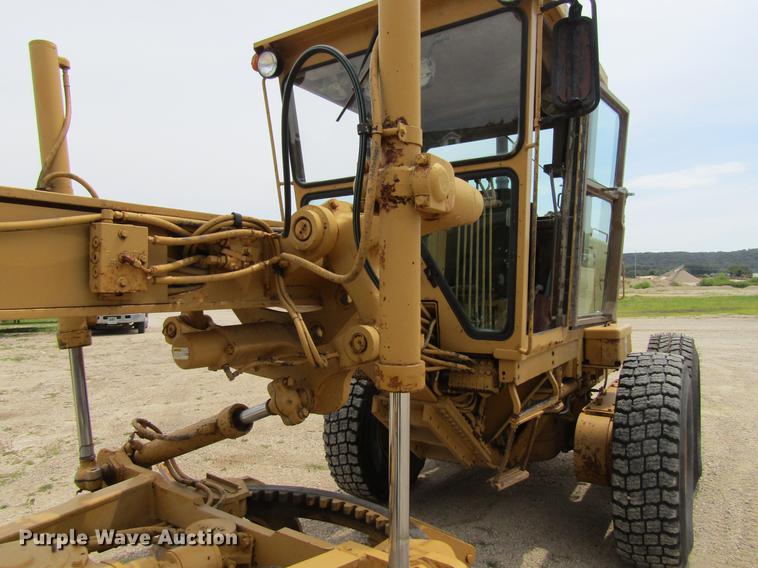 image for item DF3826 1983 Caterpillar 140G motor grader