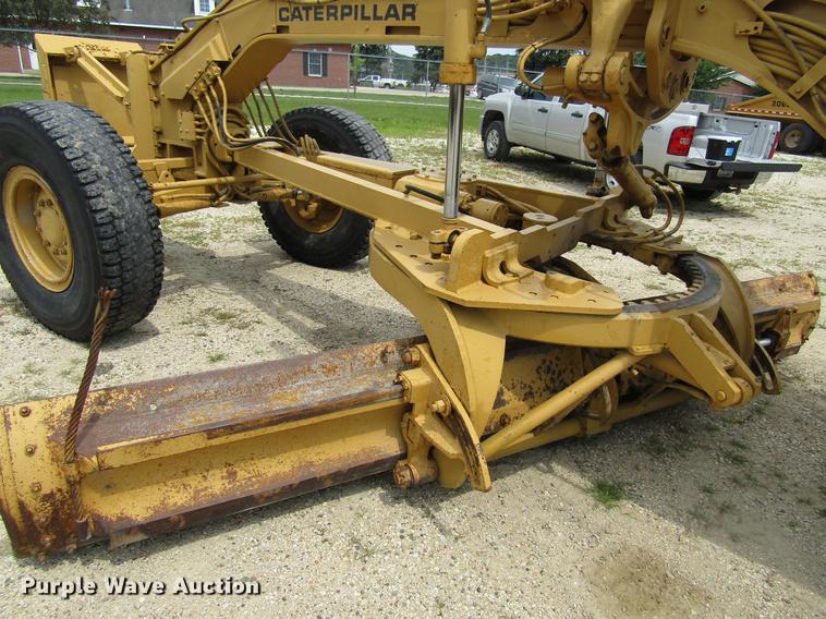 image for item DF3826 1983 Caterpillar 140G motor grader