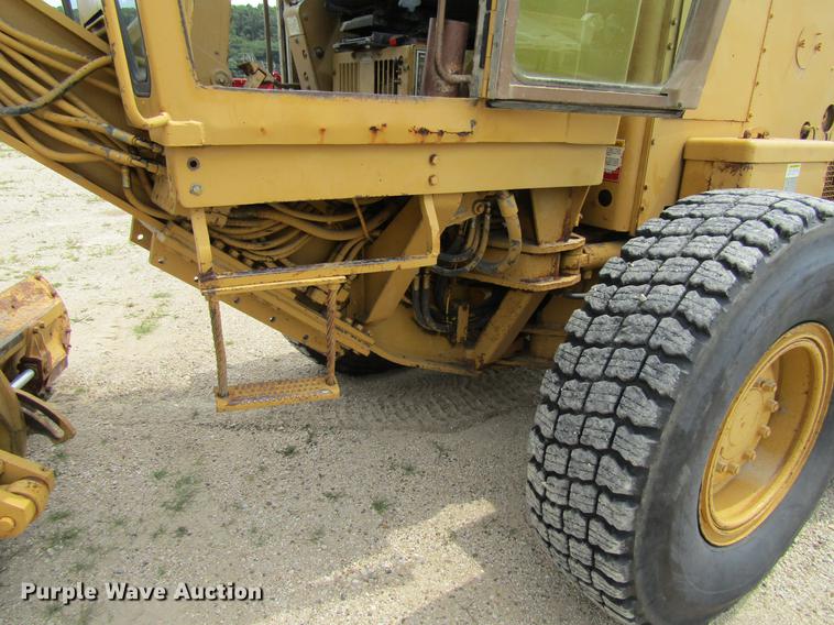 image for item DF3826 1983 Caterpillar 140G motor grader