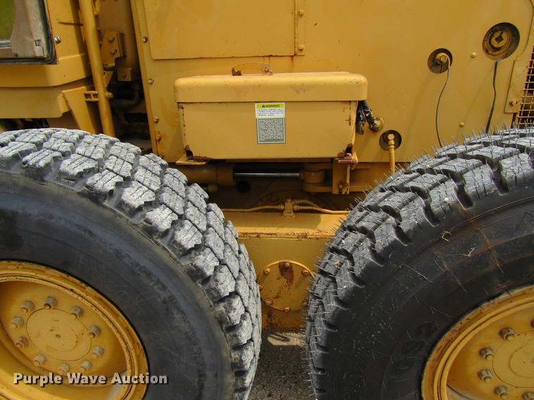 image for item DF3826 1983 Caterpillar 140G motor grader