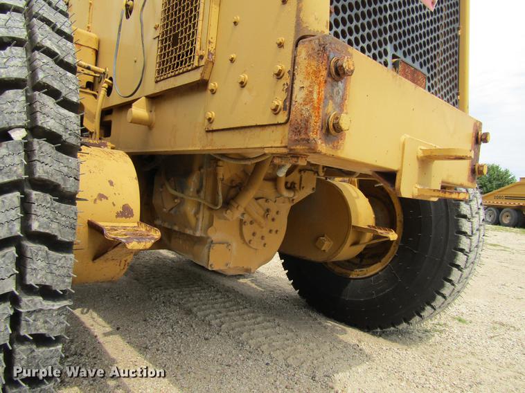 image for item DF3826 1983 Caterpillar 140G motor grader