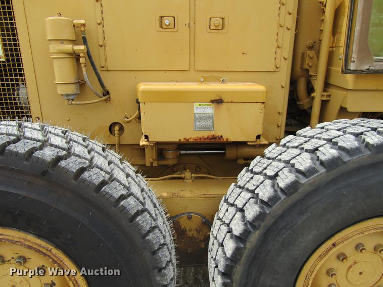 image for item DF3826 1983 Caterpillar 140G motor grader