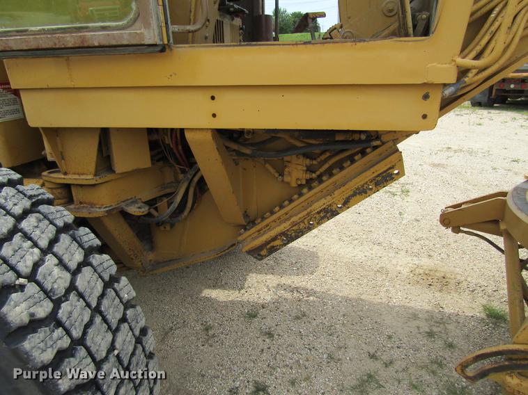 image for item DF3826 1983 Caterpillar 140G motor grader