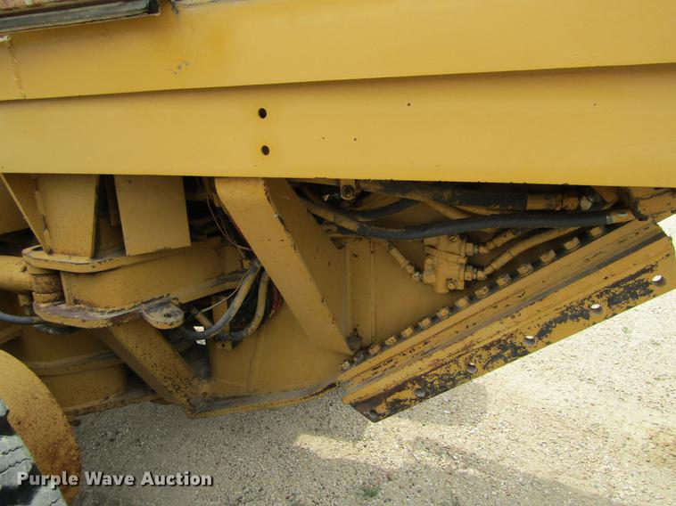 image for item DF3826 1983 Caterpillar 140G motor grader