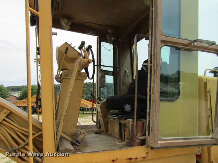 image for item DF3826 1983 Caterpillar 140G motor grader