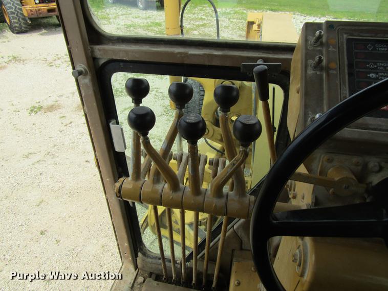 image for item DF3826 1983 Caterpillar 140G motor grader