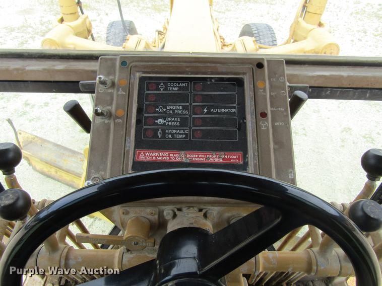 image for item DF3826 1983 Caterpillar 140G motor grader
