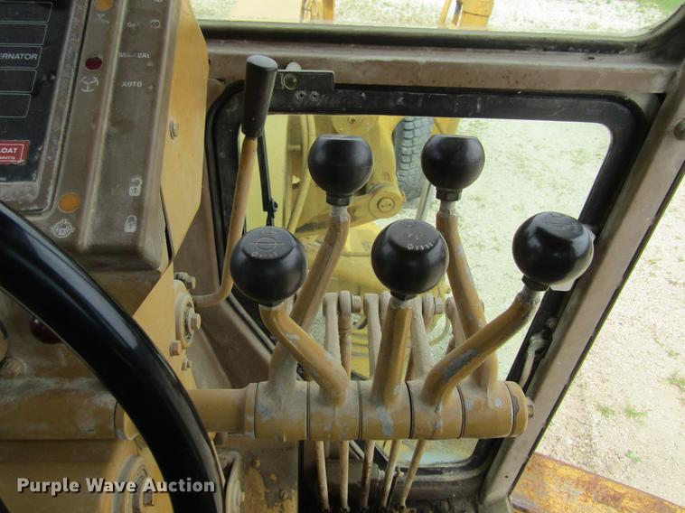 image for item DF3826 1983 Caterpillar 140G motor grader