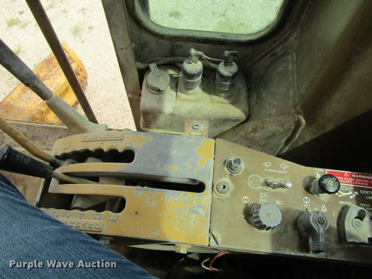 image for item DF3826 1983 Caterpillar 140G motor grader
