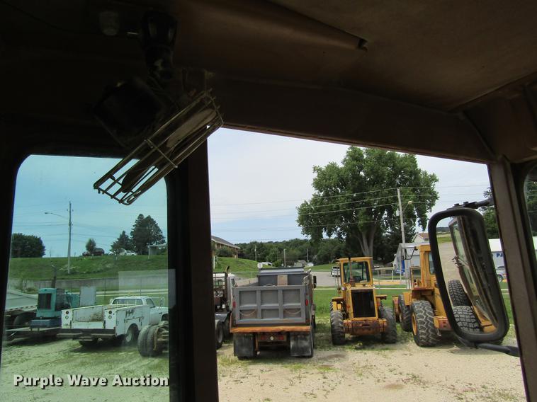 image for item DF3826 1983 Caterpillar 140G motor grader