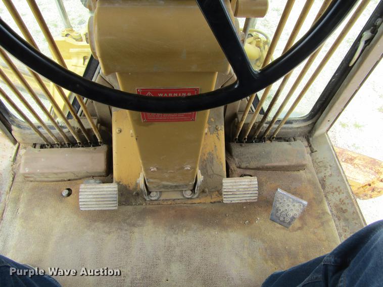 image for item DF3826 1983 Caterpillar 140G motor grader