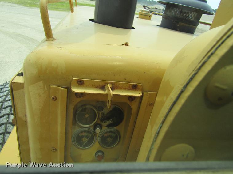image for item DF3826 1983 Caterpillar 140G motor grader