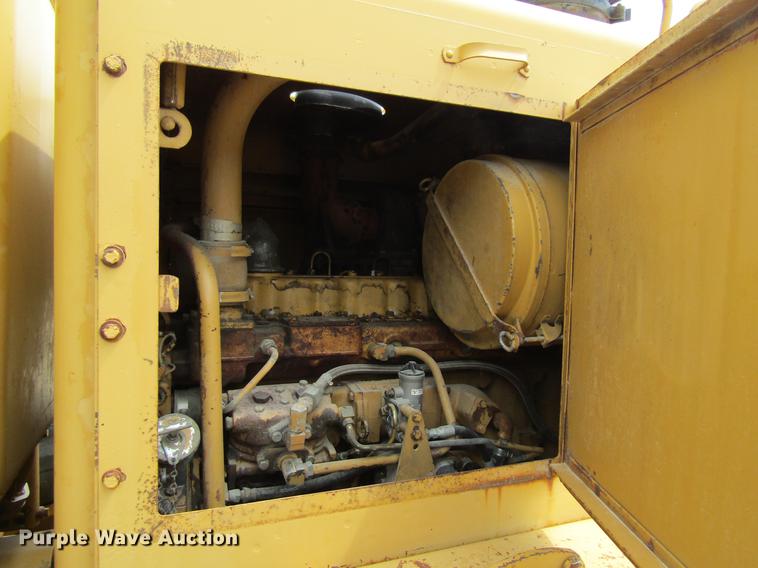 image for item DF3826 1983 Caterpillar 140G motor grader