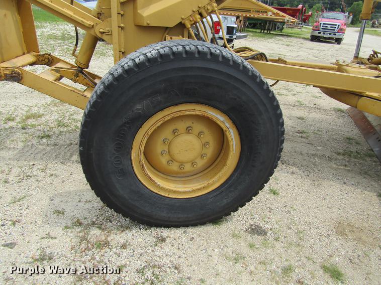 image for item DF3826 1983 Caterpillar 140G motor grader