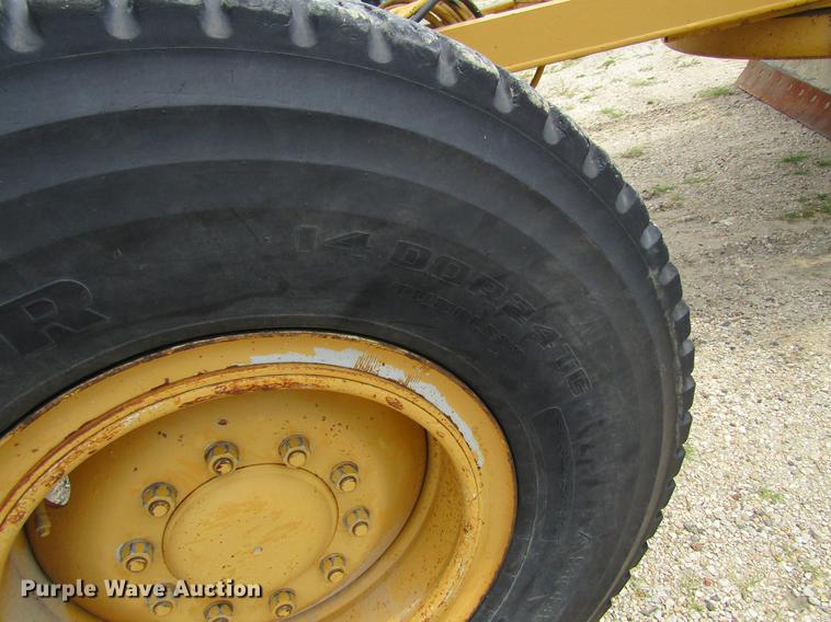 image for item DF3826 1983 Caterpillar 140G motor grader