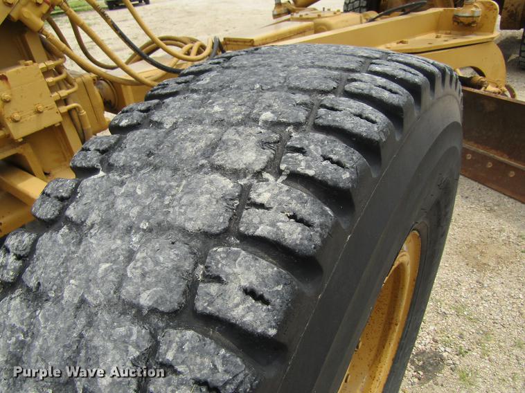 image for item DF3826 1983 Caterpillar 140G motor grader