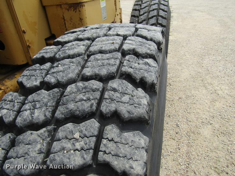 image for item DF3826 1983 Caterpillar 140G motor grader