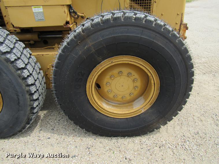 image for item DF3826 1983 Caterpillar 140G motor grader