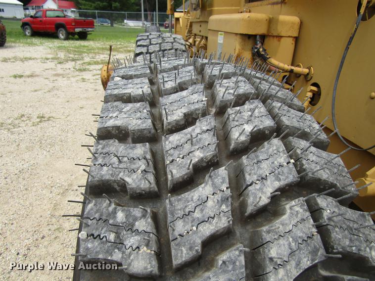 image for item DF3826 1983 Caterpillar 140G motor grader