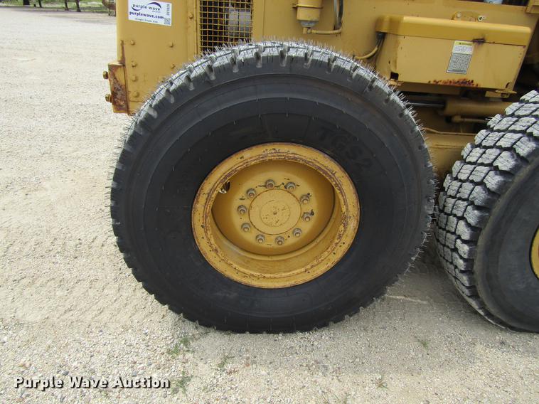 image for item DF3826 1983 Caterpillar 140G motor grader