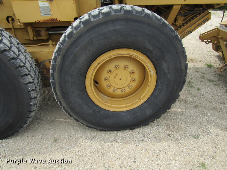 image for item DF3826 1983 Caterpillar 140G motor grader