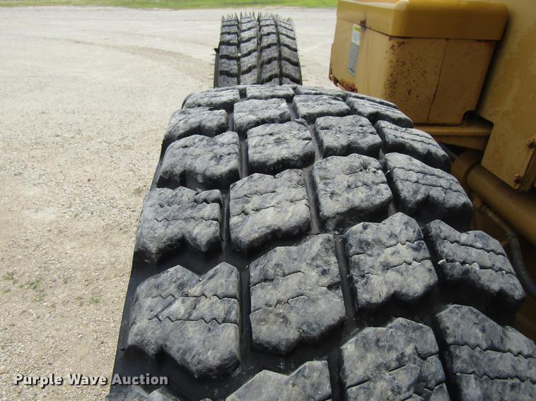 image for item DF3826 1983 Caterpillar 140G motor grader