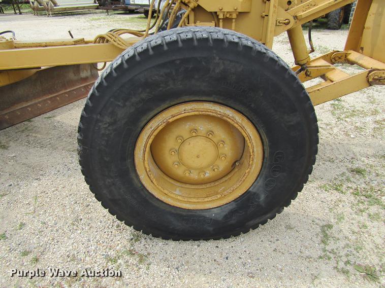 image for item DF3826 1983 Caterpillar 140G motor grader
