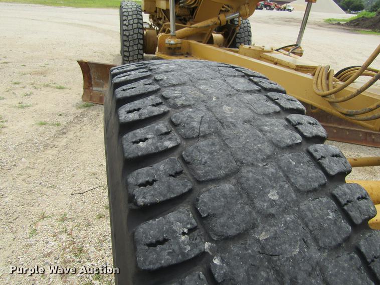 image for item DF3826 1983 Caterpillar 140G motor grader